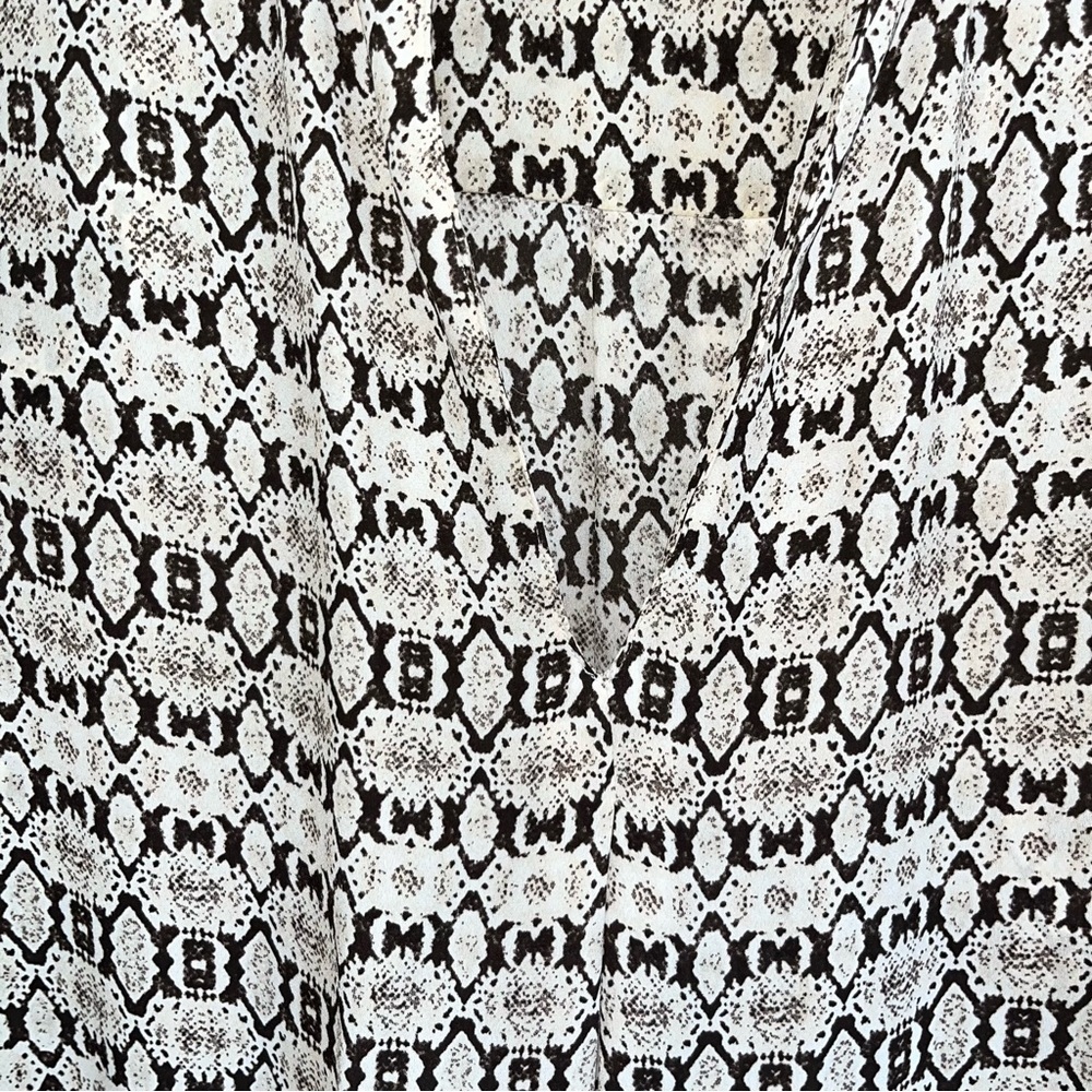 Olivaceous Snake Print Long Tunic With Pockets - Picture 3 of 6